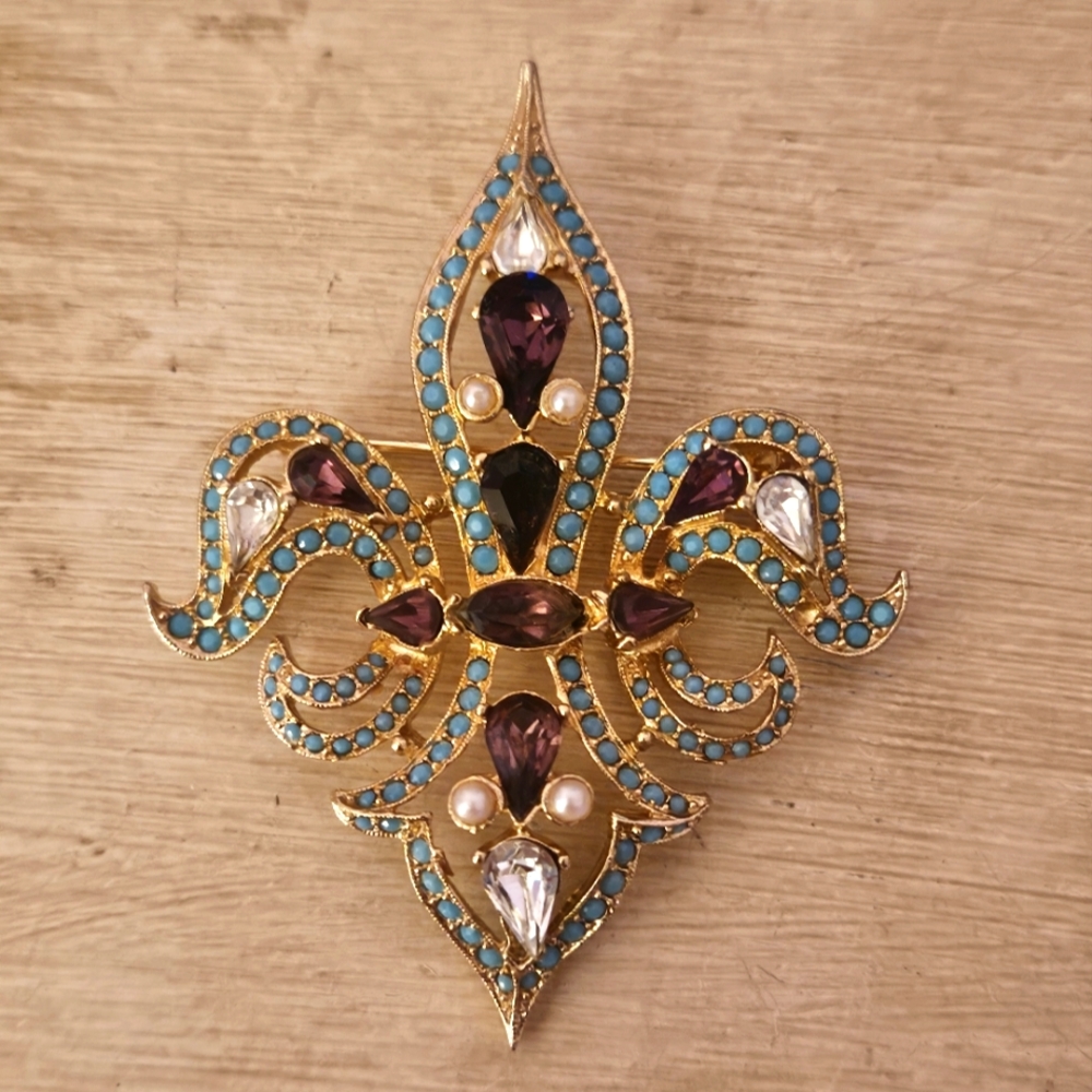 Vintage Shrager Fleur De Lis brooch